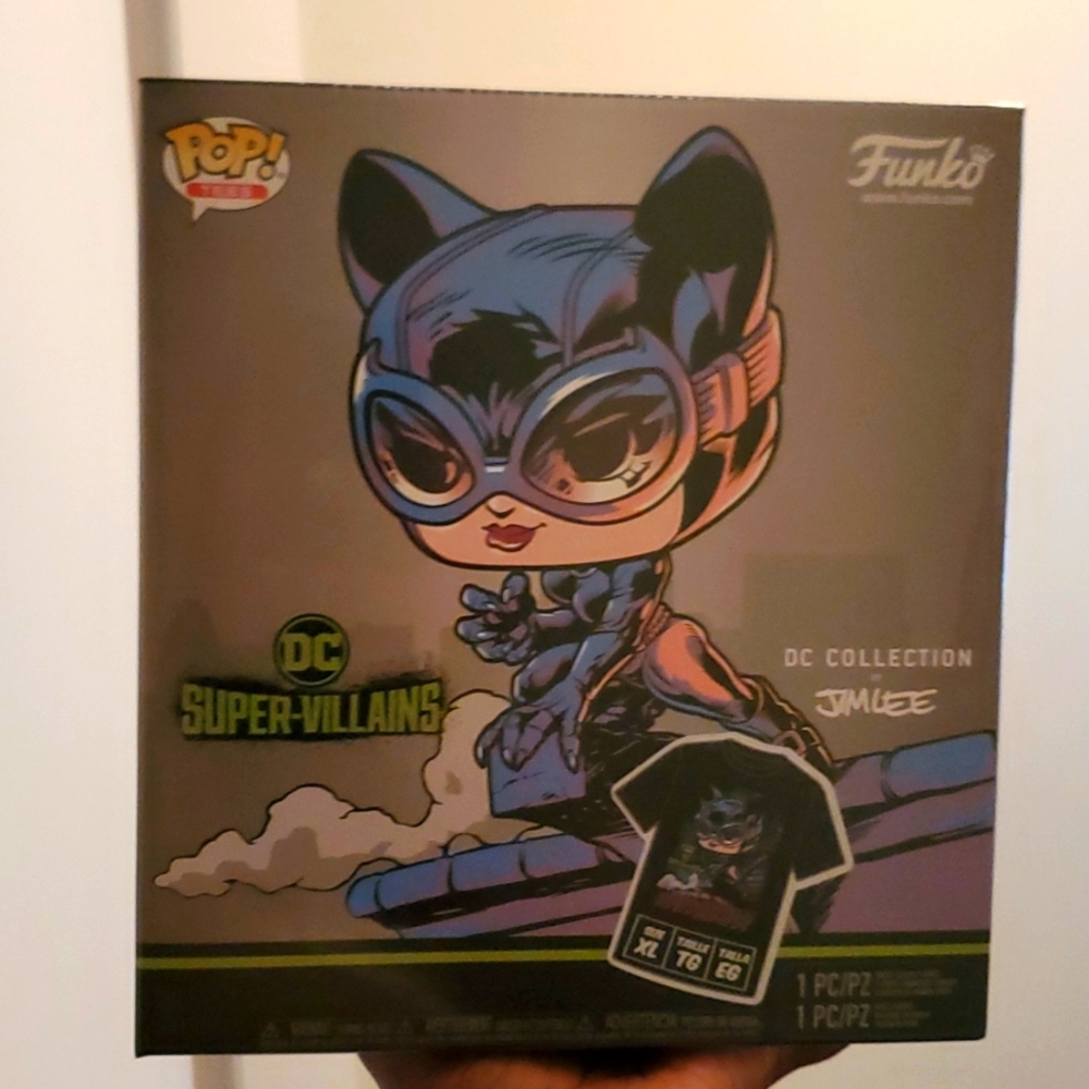 Catwoman (Jim Lee Deluxe) (Black & White) Funko and Catwoman Tee XL